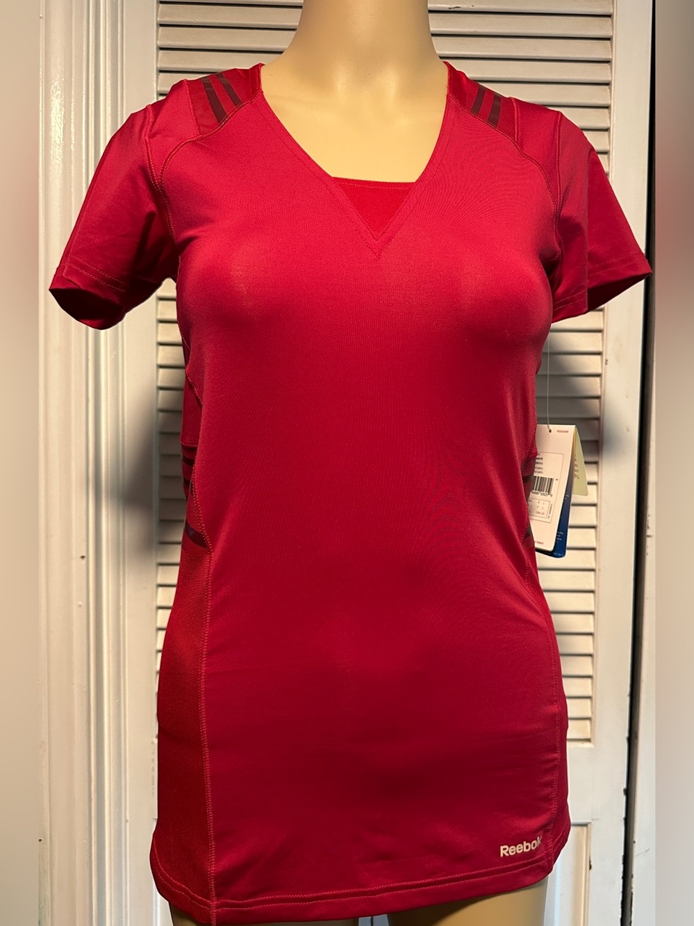 NWT Reebok EasyTone PlayDry Red Short Sleeve Activewear Top L